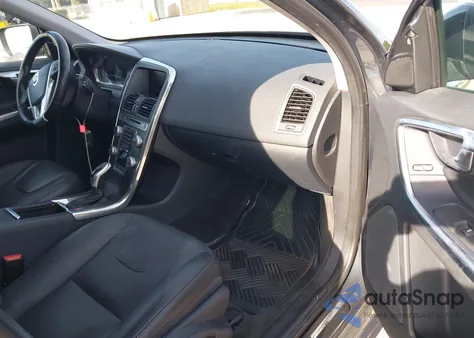 2016 Volvo Xc60 T6 Drive-E from USA, damaged, VIN YV449MRK1G2909234